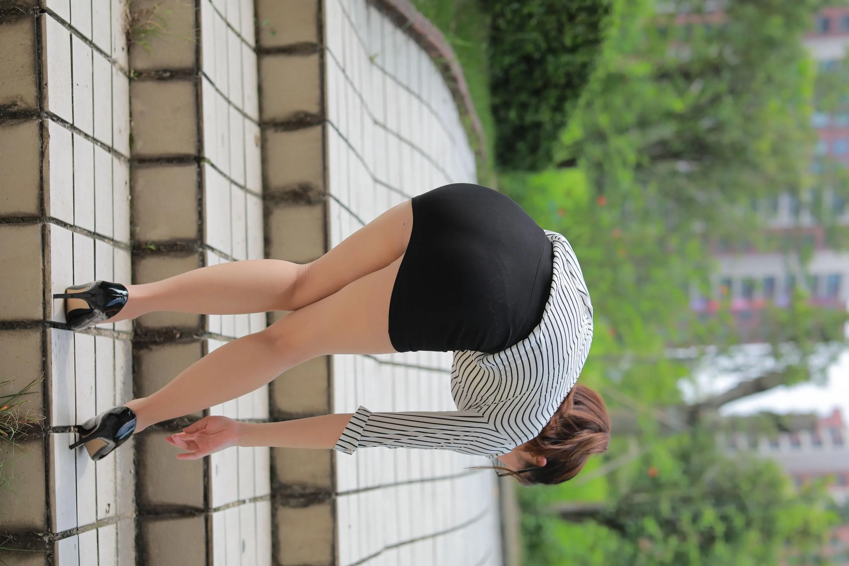 [魔镜街拍] NO.020 制服包臀裙小姐姐1 户外 [213P]插图7